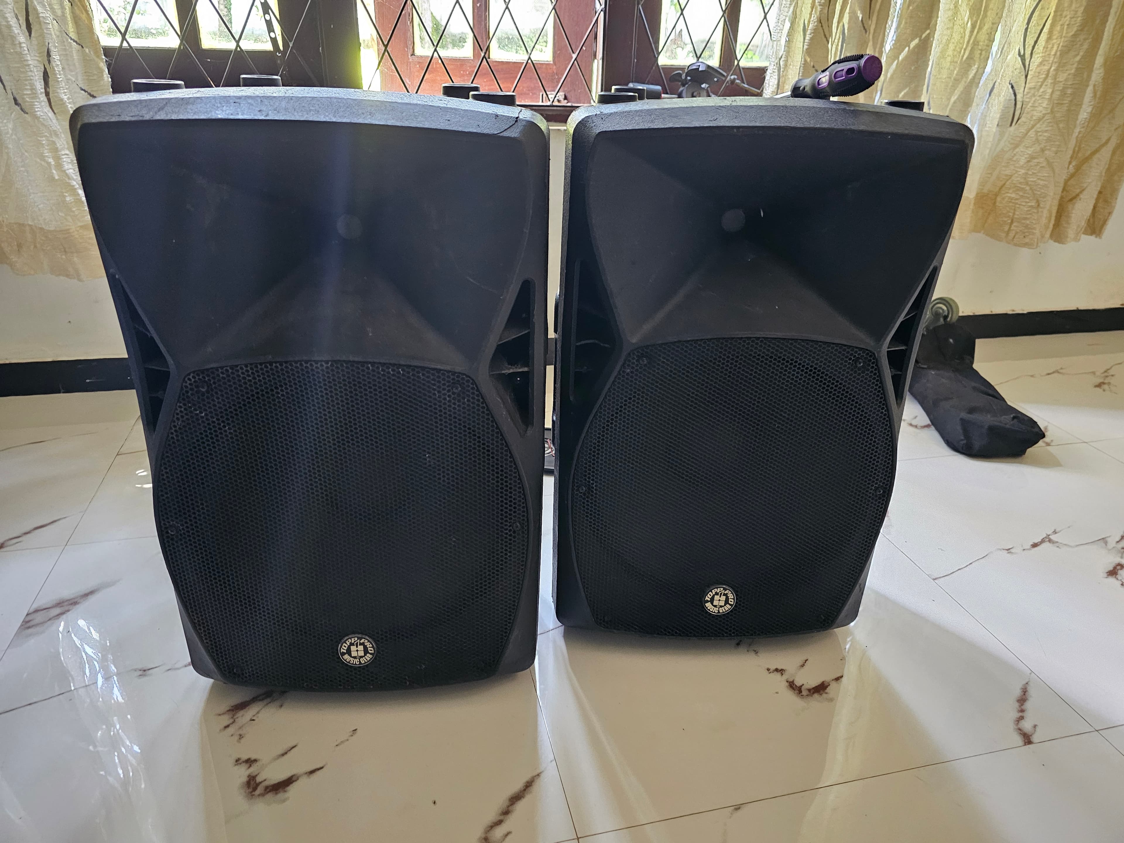 Toppro 12-inch Active PA Speaker in action 1