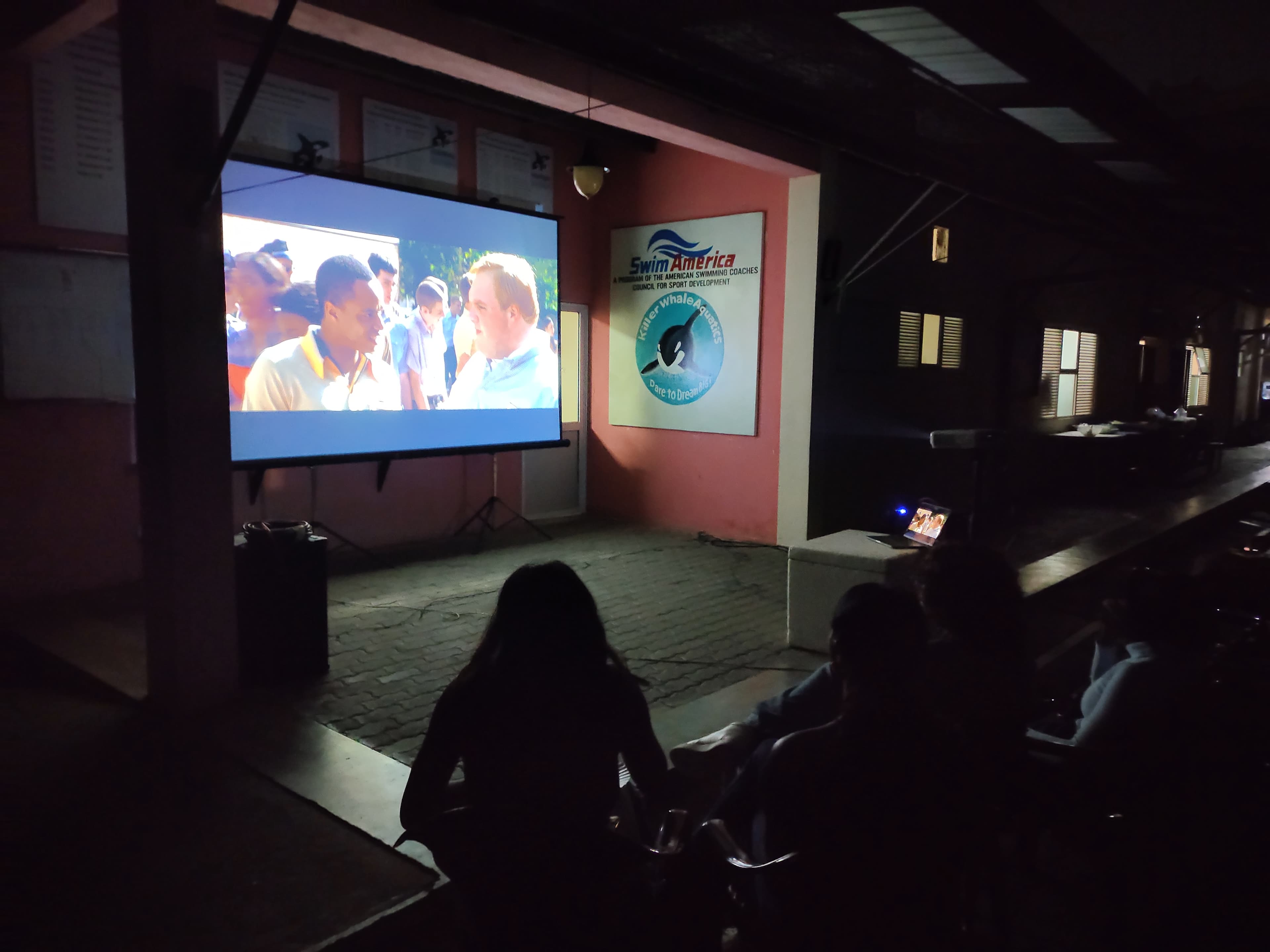 Tripod 10 x 8 Feet 4:3 Projector Screen in action 3