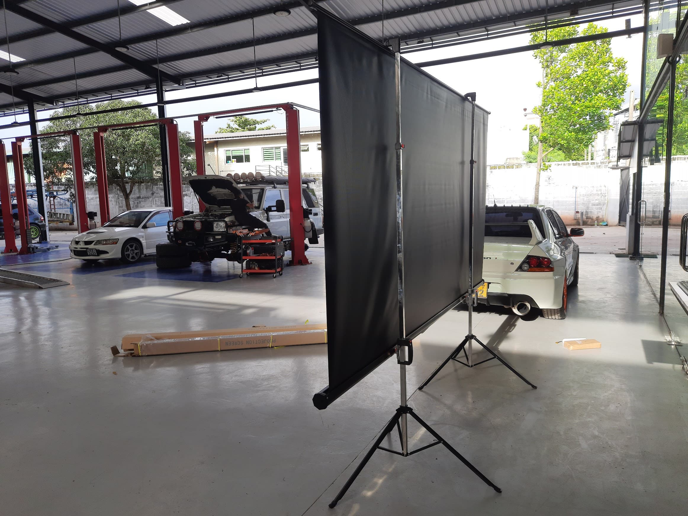 Tripod 10 x 8 Feet 4:3 Projector Screen in action 1
