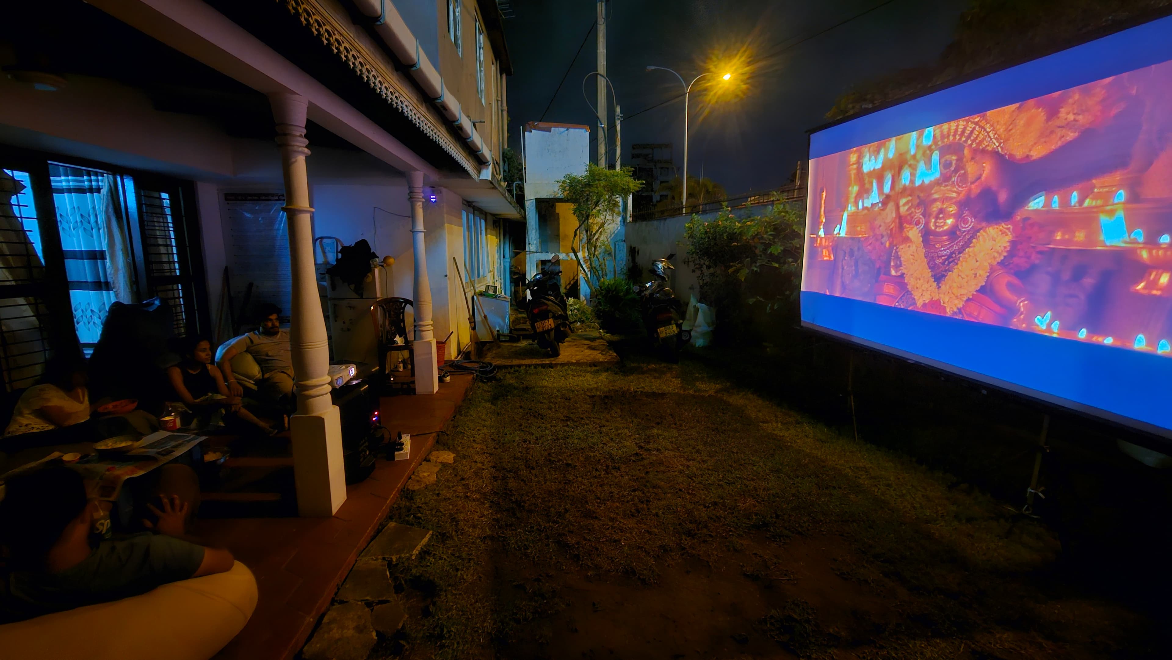 Tripod 10 x 8 Feet 4:3 Projector Screen in action 6