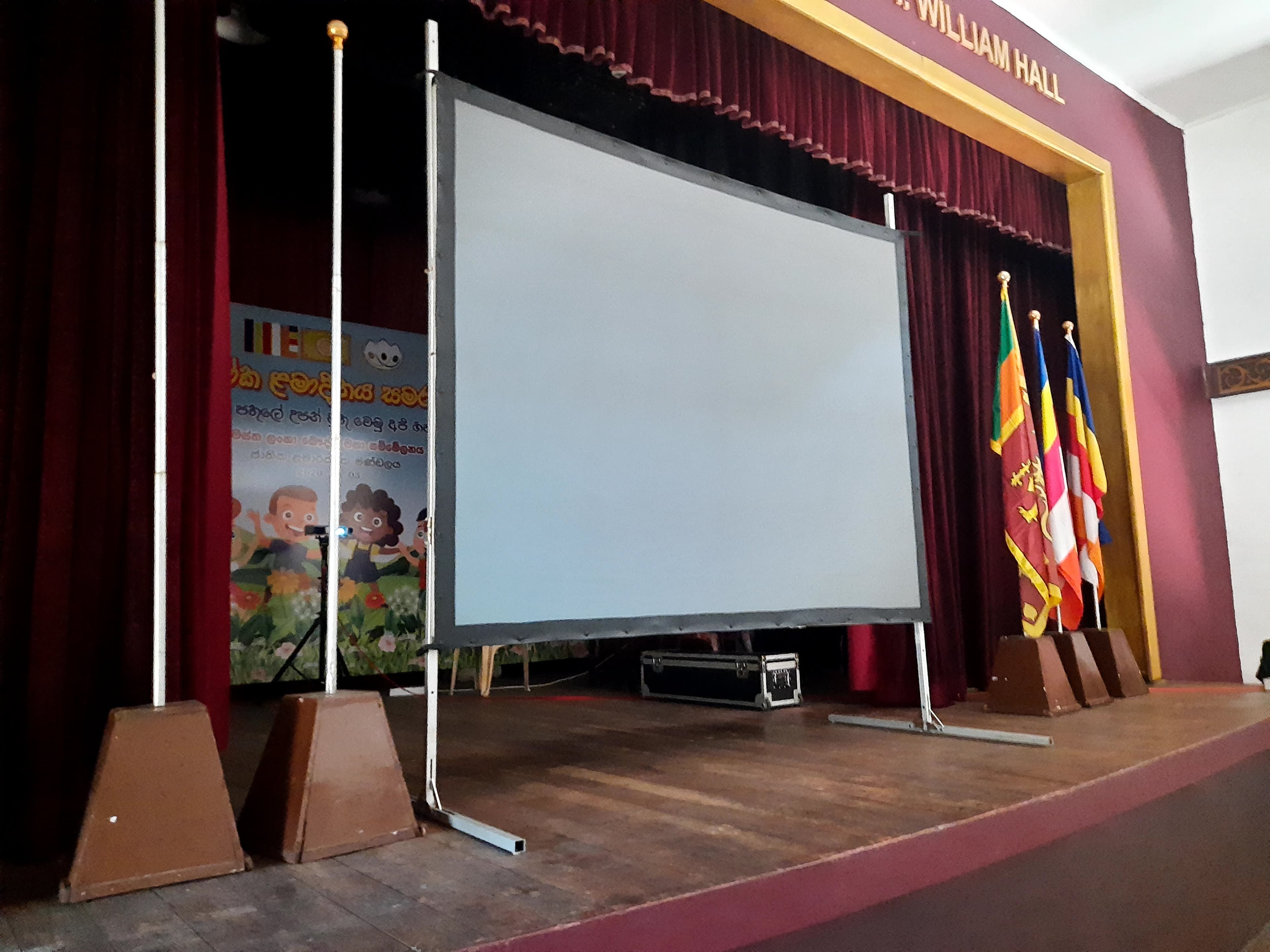 Fast Fold Projector Screen 10 x 8 Feet (Front & Rear) in action 2