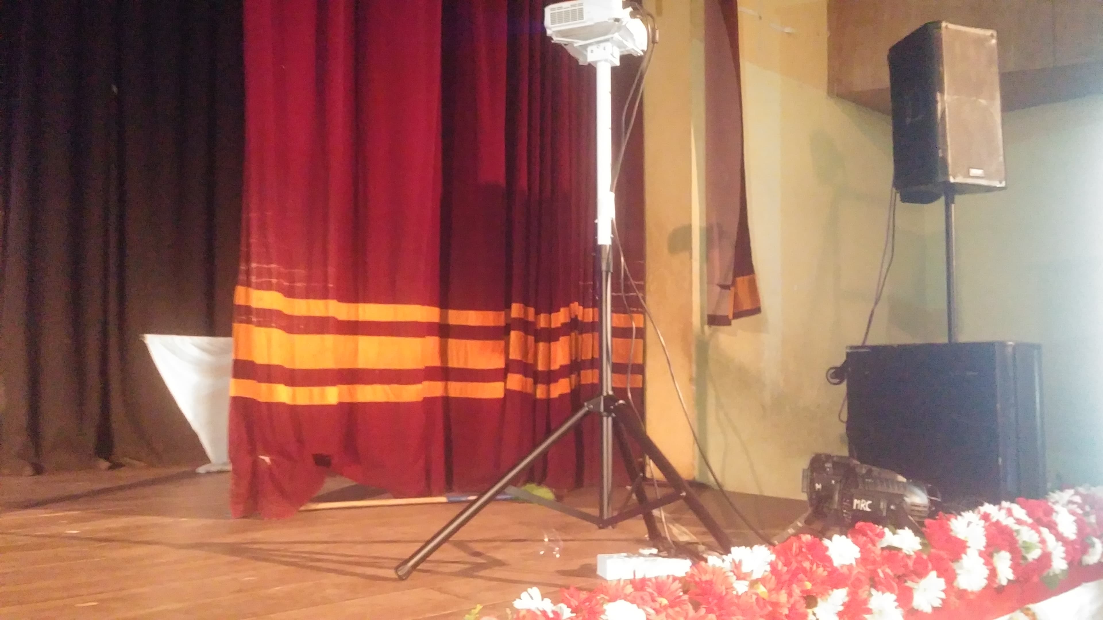 Projector Tripod Stand with 1/4-inch Mount in action 1