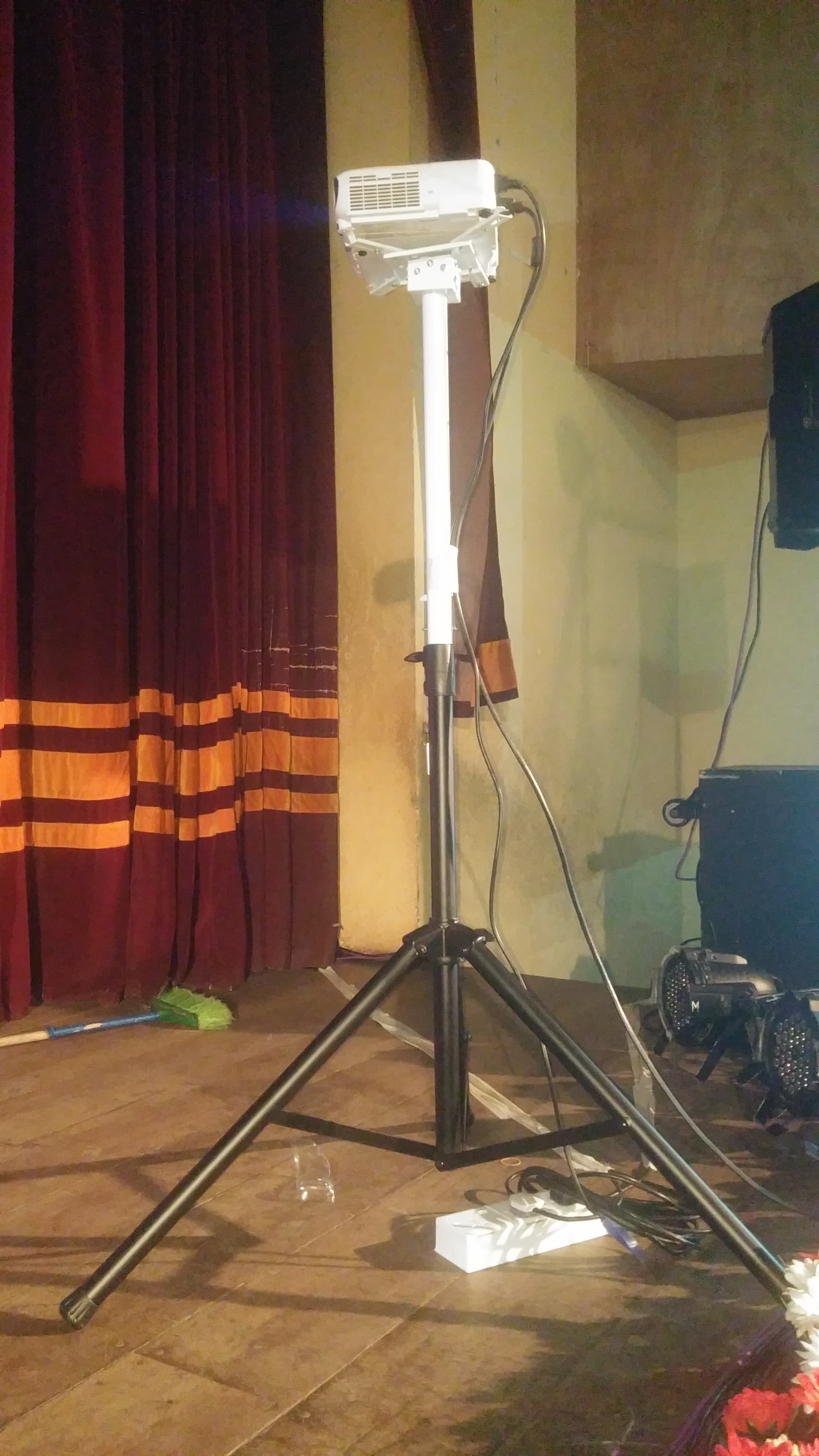 Projector Tripod Stand with 1/4-inch Mount in action 3