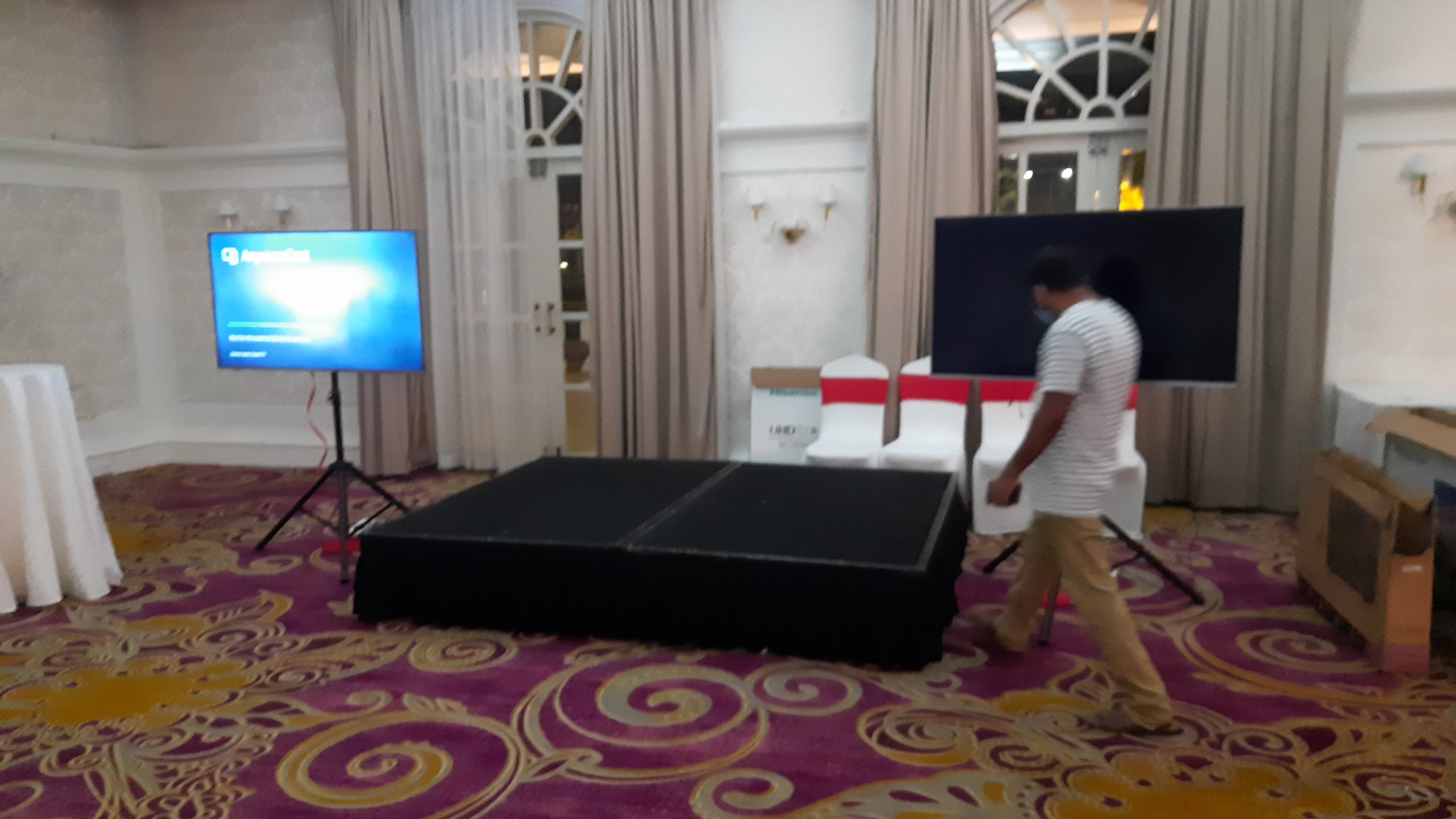 Singer 55-inch 4K Android Smart TV in action 3