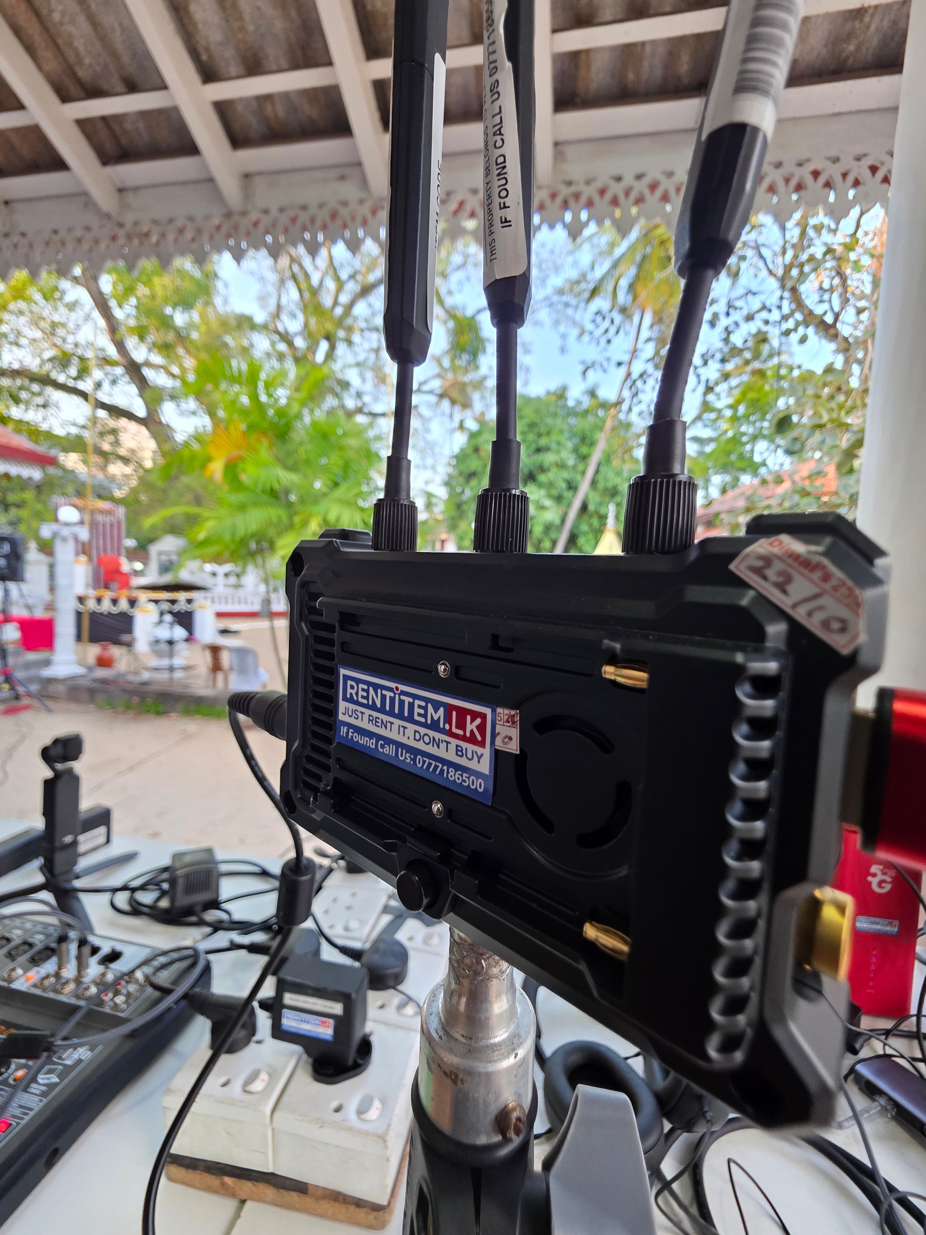 Hollyland Pyro H Wireless Video Transmitter 4K30 HDMI in action 1