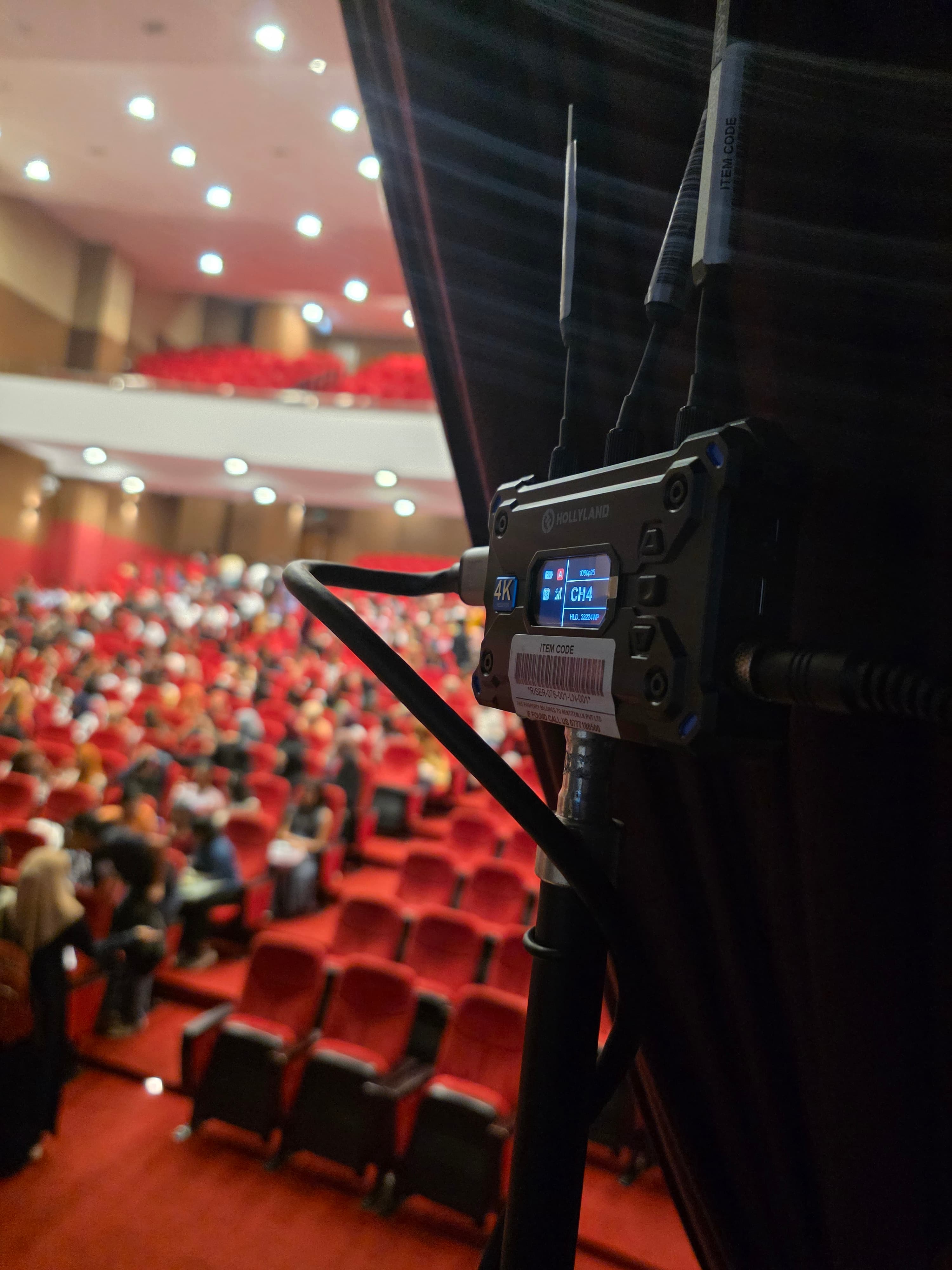 Hollyland Pyro H Wireless Video Transmitter 4K30 HDMI in action 4