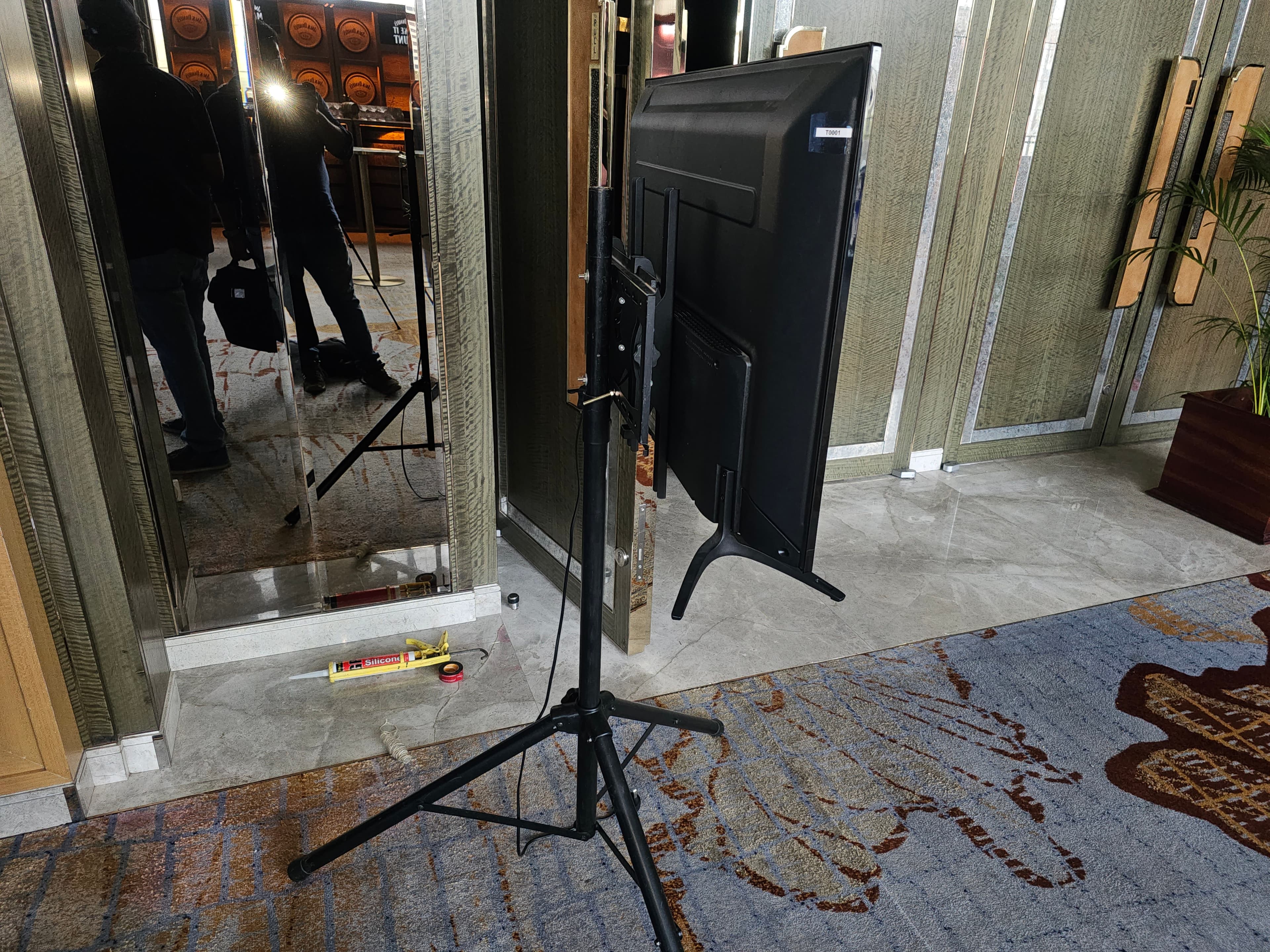 Singer 43-inch Full HD Android Smart TV in action 4