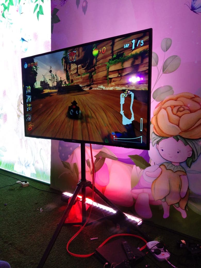 Singer 43-inch Full HD Android Smart TV in action 7