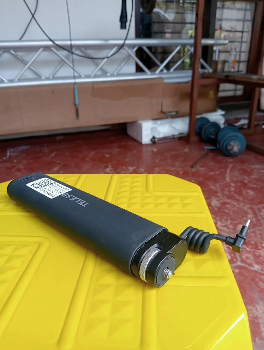 TELESIN 10000mAh Rechargeable Selfie Stick — real photo 3