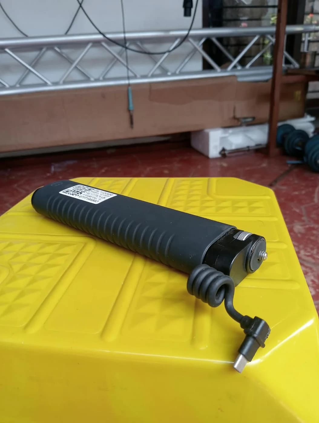 TELESIN 10000mAh Rechargeable Selfie Stick — real photo 4