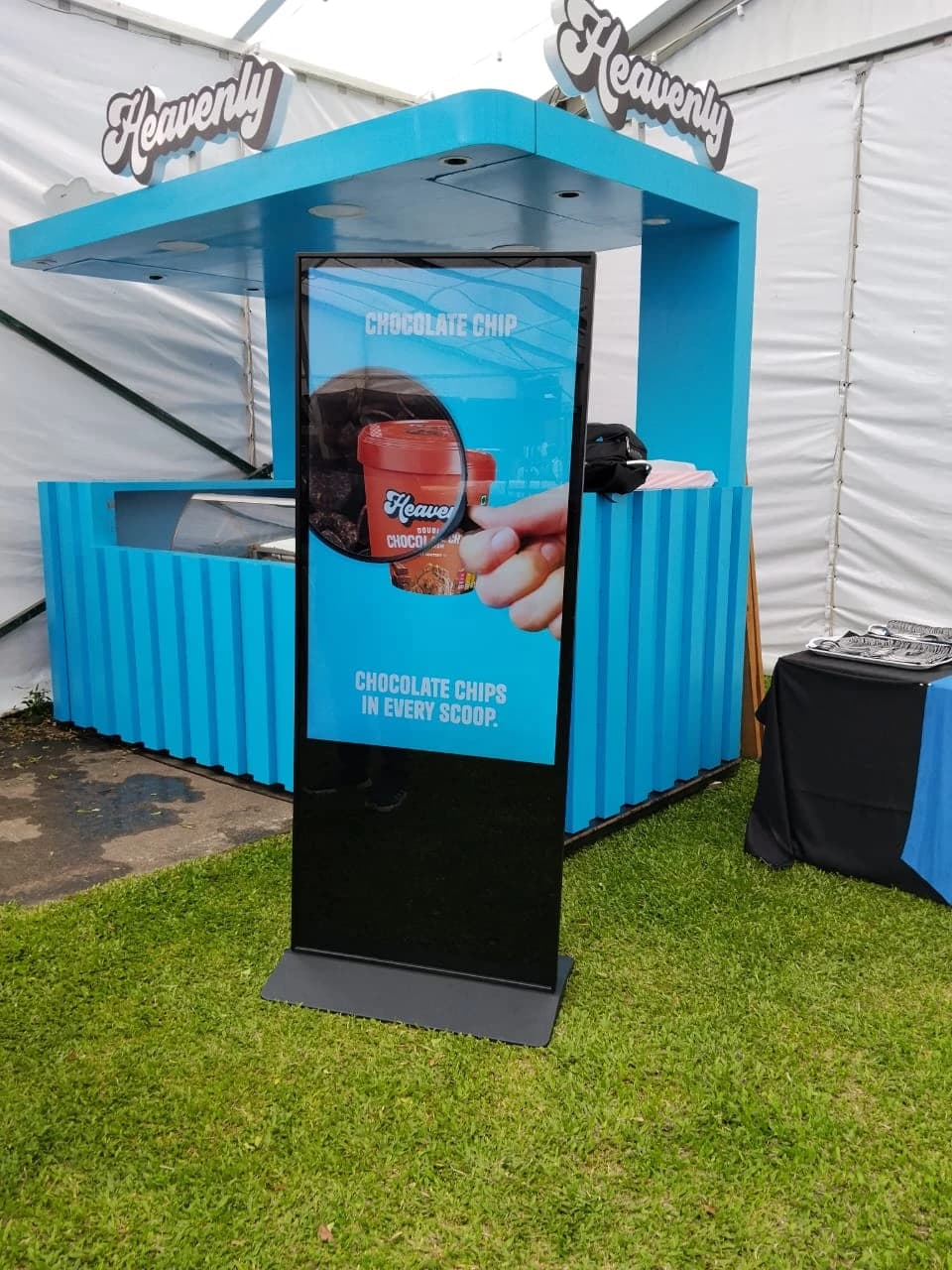 Android LED Vertical Kiosk 55 inch 4K advertising display in use at a live event in Sri Lanka - Rentitem.lk