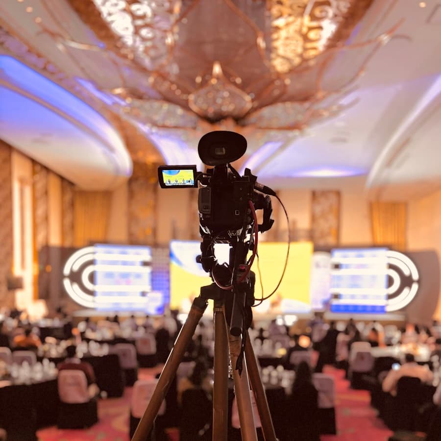 Hire Professional Senior Cameraman in Sri Lanka - Professional rental operator from Rentitem.lk
